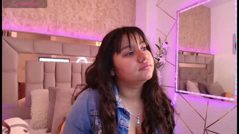 Snapshot of miaa_smiith1 chatting on 01.20.25 miaa_smiith1 online show from 01.20.25