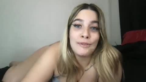 Mia Moji online show from 11.16.25