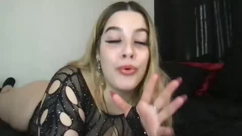 Mia Moji online show from 03.13.26