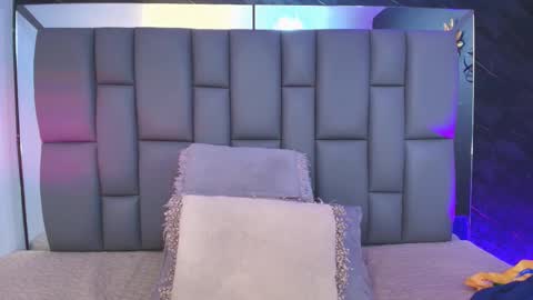 Mia online show from 10.14.25