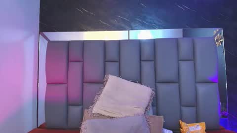 Mia online show from 10.18.25