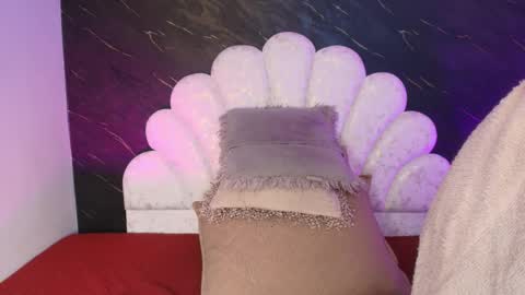 Mia online show from 04.23.26