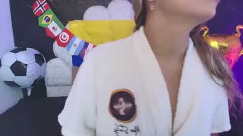 Snapshot of miaabrown__ chatting on 07.04.26 Mia online show from 07.04.26