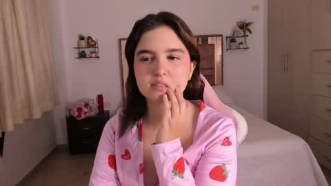 Mia  online show from 04.16.26