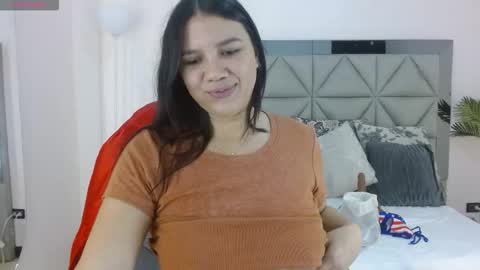 Snapshot of miaarodriguez1_ chatting on 11.26.25 Mia Rodriguez online show from 11.26.25