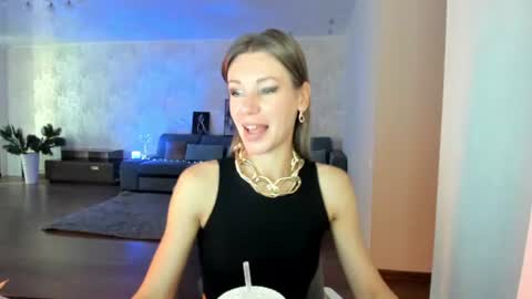 Snapshot of miababy14 chatting on 07.08.26 Mia online show from 07.08.26