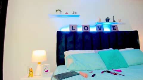 Snapshot of miabrunette23 chatting on 01.07.25 MIA online show from 01.07.25