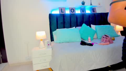 Snapshot of miabrunette23 chatting on 01.08.25 MIA online show from 01.08.25