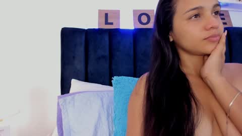 Snapshot of miabrunette23 chatting on 01.12.25 MIA online show from 01.12.25