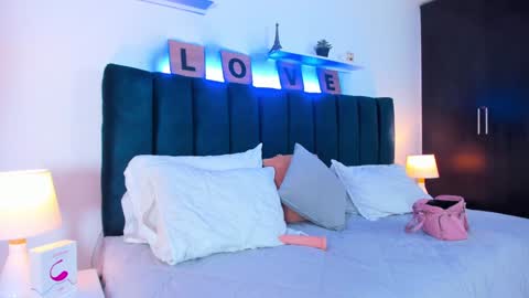 Snapshot of miabrunette23 chatting on 01.21.25 MIA online show from 01.21.25