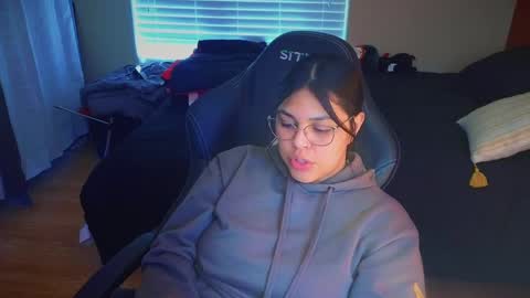 Mia online show from 02.22.25