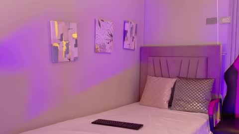 Mia online show from 12.05.25