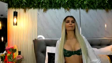 Mia online show from 01.05.26