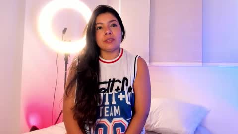 IG Yojanagomez  online show from 12.16.25