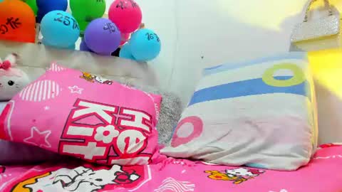 Snapshot of miaevans0 chatting on 06.17.26 evans online show from 06.17.26