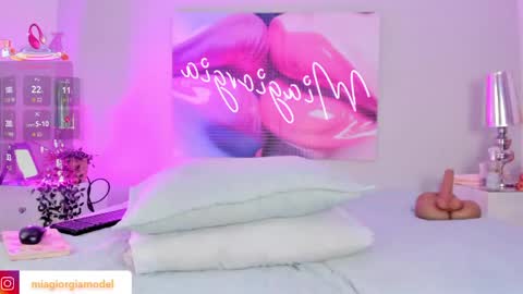 Mia  online show from 04.17.26