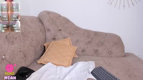 Miah Collins online show from 12.19.25