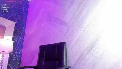 Mia online show from 05.04.26