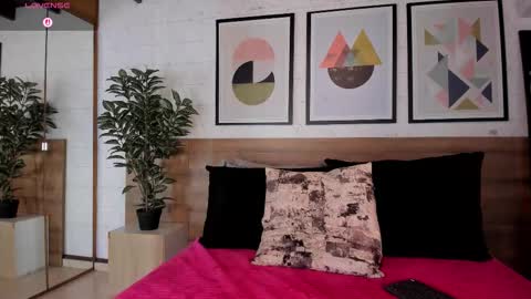 Mia  online show from 10.23.25