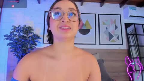 Snapshot of miakay1 chatting on 01.19.26 Mia online show from 01.19.26