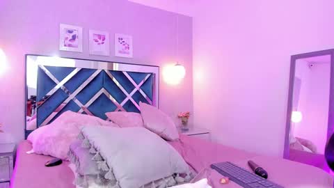 Mia Khalifa online show from 03.08.25