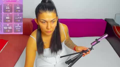 Snapshot of miakittyy chatting on 10.05.25 Mia Kittyy online show from 10.05.25