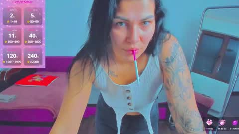 Snapshot of miakittyy chatting on 10.22.25 Mia Kittyy online show from 10.22.25