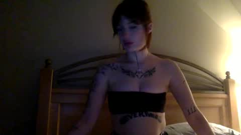 Snapshot of miaklien chatting on 11.14.25 miaklien online show from 11.14.25