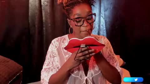 Mia online show from 04.14.26