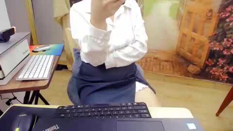 Mia online show from 10.17.25