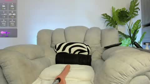 Snapshot of mialove_sweet chatting on 06.20.26 Mia Fernandez online show from 06.20.26