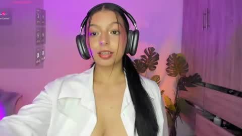 Snapshot of mialove_sweet chatting on 07.30.26 Mia Fernandez online show from 07.30.26