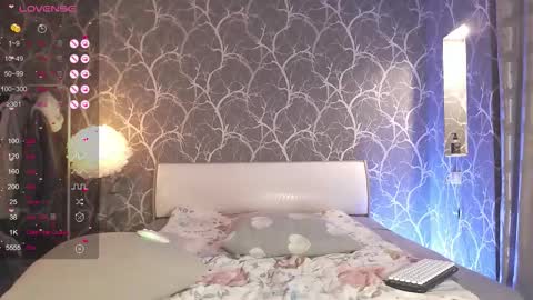 Mia online show from 11.05.25