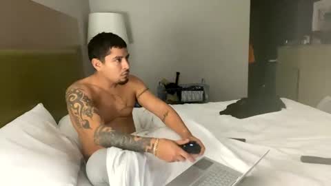 miamiclos1 online show from 01.22.25