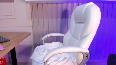 Mia  online show from 02.26.25