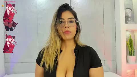 Snapshot of miamistrex chatting on 10.05.25 Mia Mistrex online show from 10.05.25