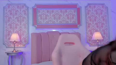 Snapshot of miamontoya chatting on 03.11.25 Mia   -5 7001400 Follow  online show from 03.11.25