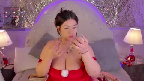 Mia   -5 7001400 Follow  online show from 12.18.25