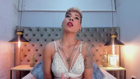 Mia Morgann online show from 03.04.25