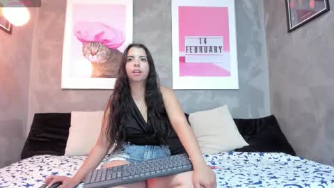 Mia online show from 12.22.25