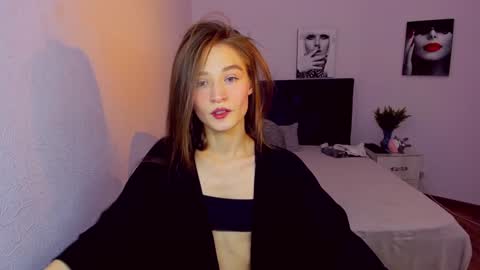 Mia online show from 12.25.24