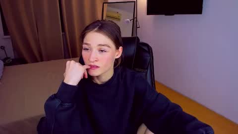 Mia online show from 03.05.25