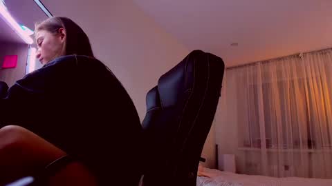 Mia online show from 04.16.26