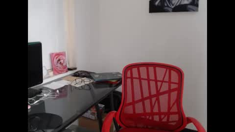 Snapshot of miapeyton chatting on 10.28.25 Mia Peyton   online show from 10.28.25