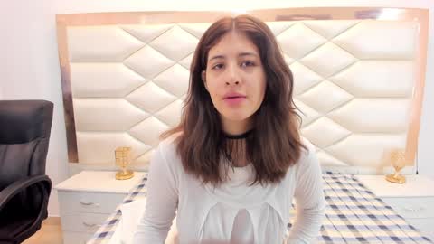 Snapshot of miaqueen021 chatting on 02.06.25 Sweetie Mia online show from 02.06.25