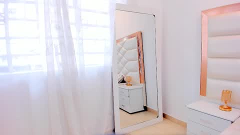 Snapshot of miaqueen021 chatting on 02.11.25 Sweetie Mia online show from 02.11.25