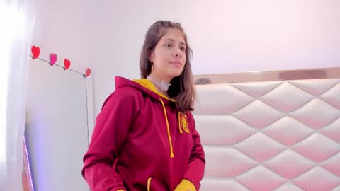 Snapshot of miaqueen021 chatting on 02.24.25 Sweetie Mia online show from 02.24.25