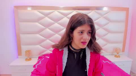 Snapshot of miaqueen021 chatting on 03.07.25 Sweetie Mia online show from 03.07.25