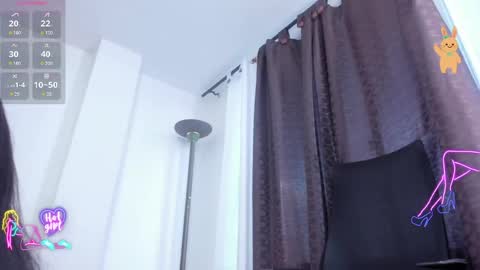 Snapshot of miarobertsmilf chatting on 05.07.26 Mia Milf online show from 05.07.26