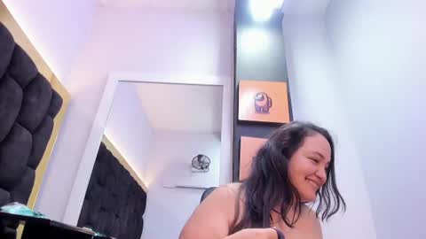 Snapshot of miarous69 chatting on 06.12.26 MiaRouse online show from 06.12.26